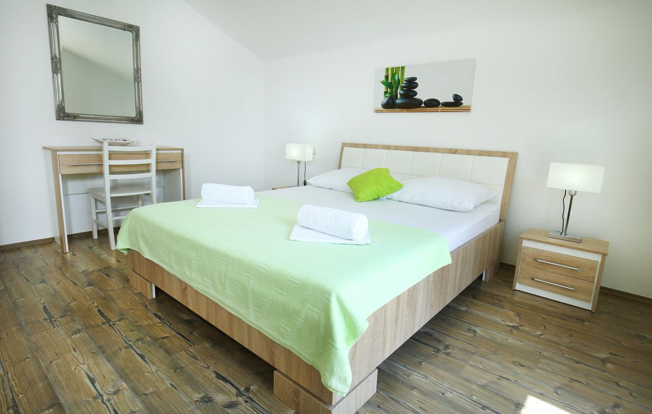 Apartments Nemira Exclusive Omis Bagian luar foto